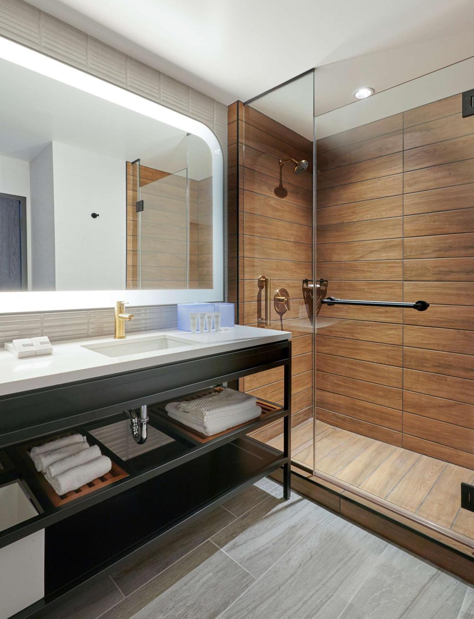 Hotel Sable At Navy Pier Chicago, Curio Collection By Hilton
