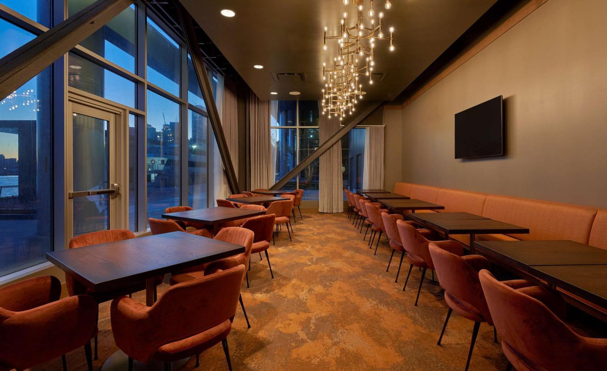 Sable At Navy Pier Chicago, Curio Collection By Hilton 4* Chicago