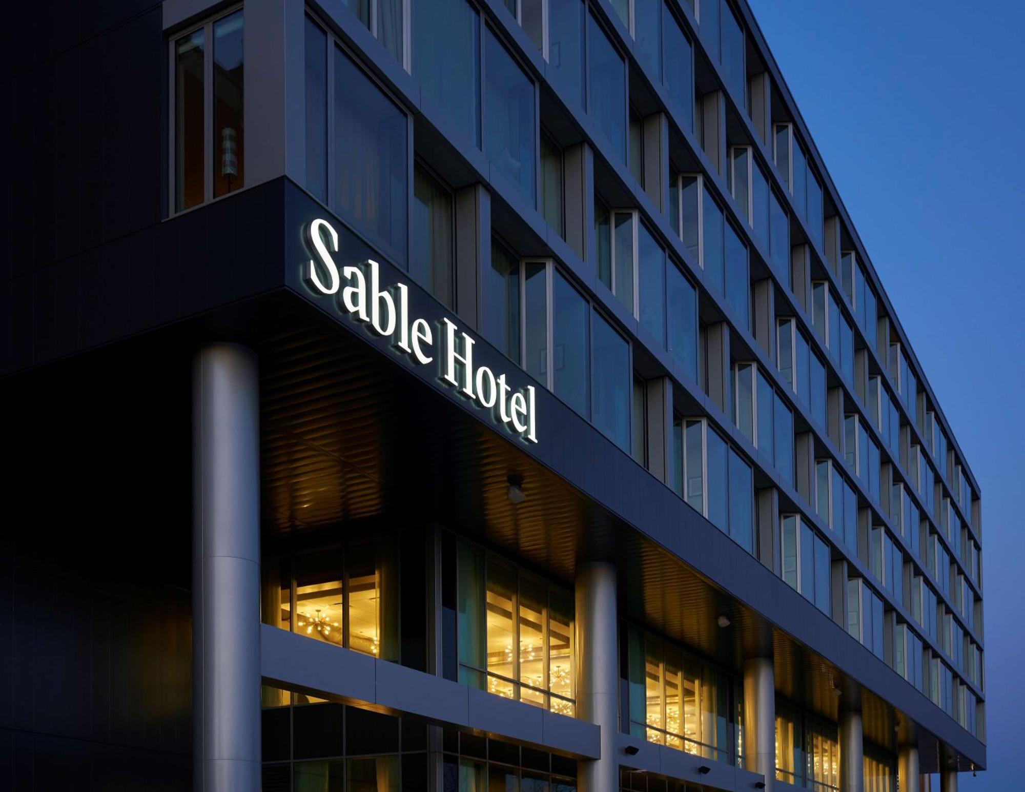 Hotel Sable At Navy Pier Chicago, Curio Collection By Hilton Chicago